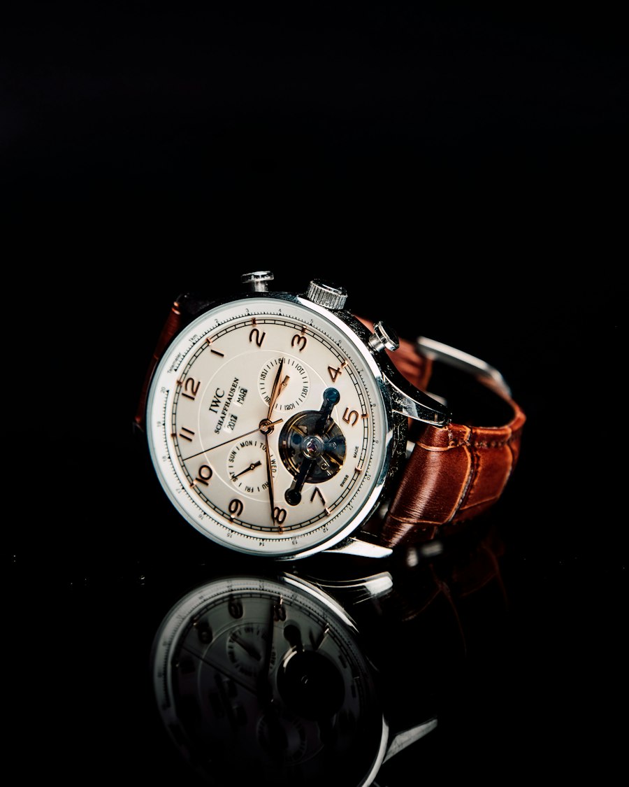 Field watch with a brushed steel case and vegetable-tanned leather strap